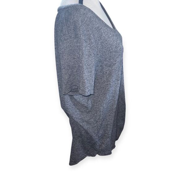 Long and Stretchy Grey Shirt - Picture 4 of 4